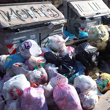 Abbandono illecito rifiuti - Operazione della Polizia Municipale in via Lanza di Scalea
