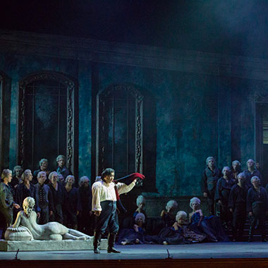 Il Rigoletto di Verdi firmato da John Turturro torna dal 20 gennaio sul palcoscenico del Teatro Massimo di Palermo. Dirige il Maestro Daniel Oren
