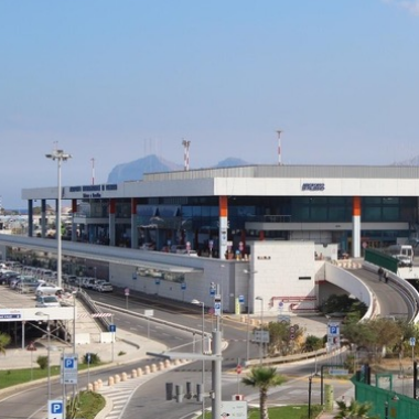 Volotea annuncia la nuova rotta Palermo-Santorini e, per il 2023, conferma a Punta Raisi un’offerta totale di più di 430.000 posti 