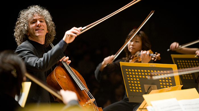 Il grande violoncellista Steven Isserlis in concerto con l'Orchestra del Teatro Massimo diretta da Omer Meir Wellber