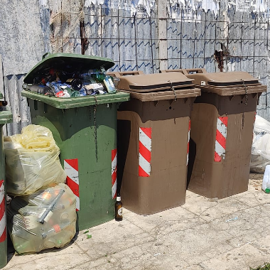 Doppio ritiro organico a Piazza Mondello