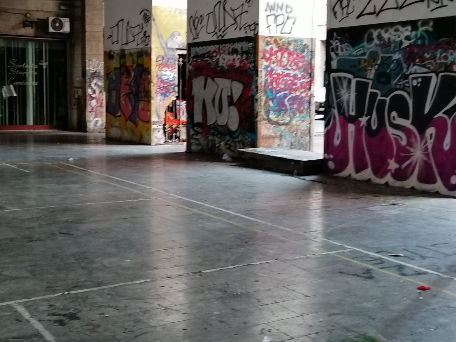 RAP. Lavati i portici di piazzale Ungheria