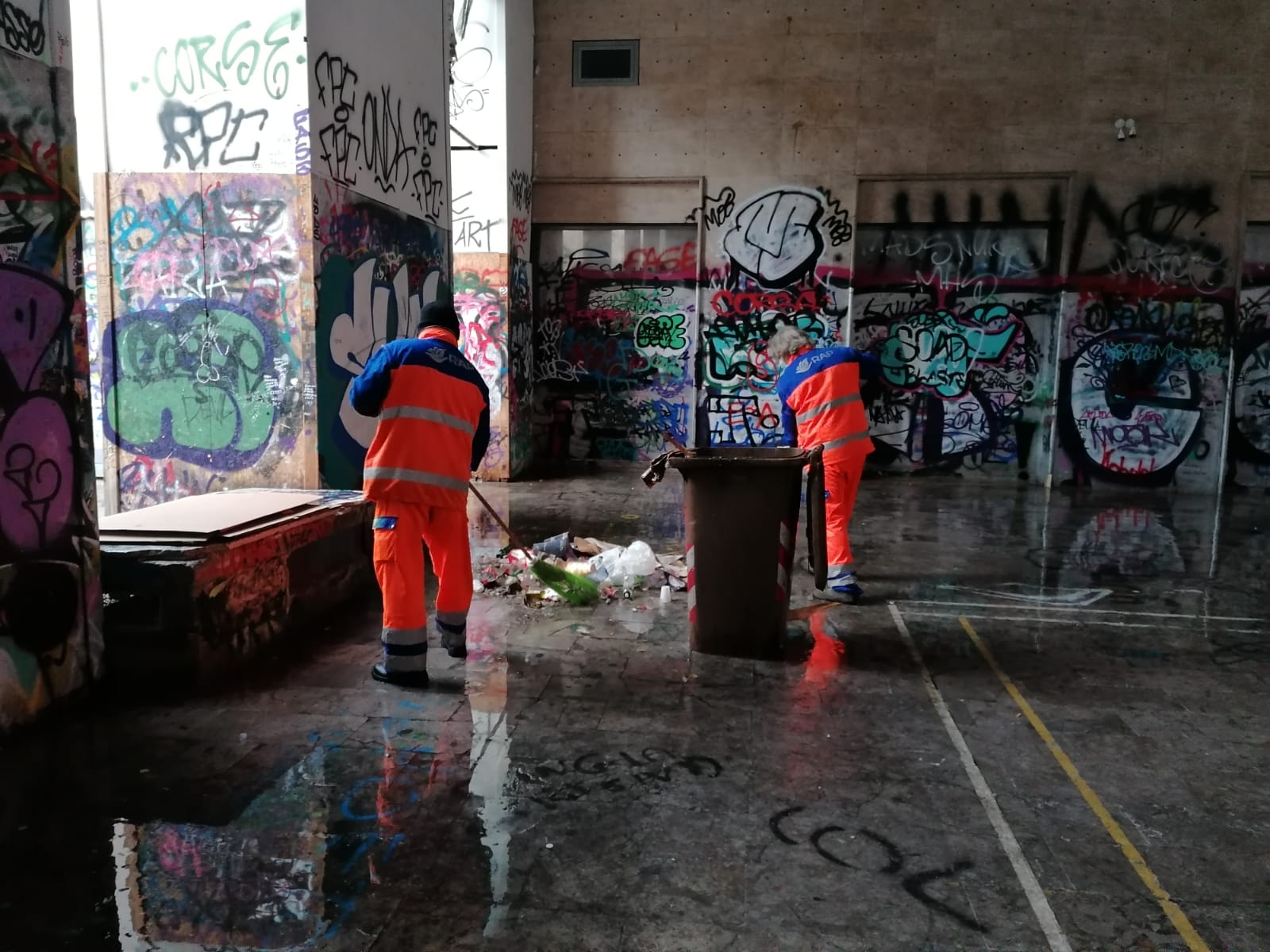RAP. Lavati i portici di piazzale Ungheria