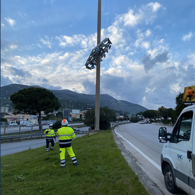 AMG Energia, intervento in emergenza su una delle torri faro dello svincolo Belgio