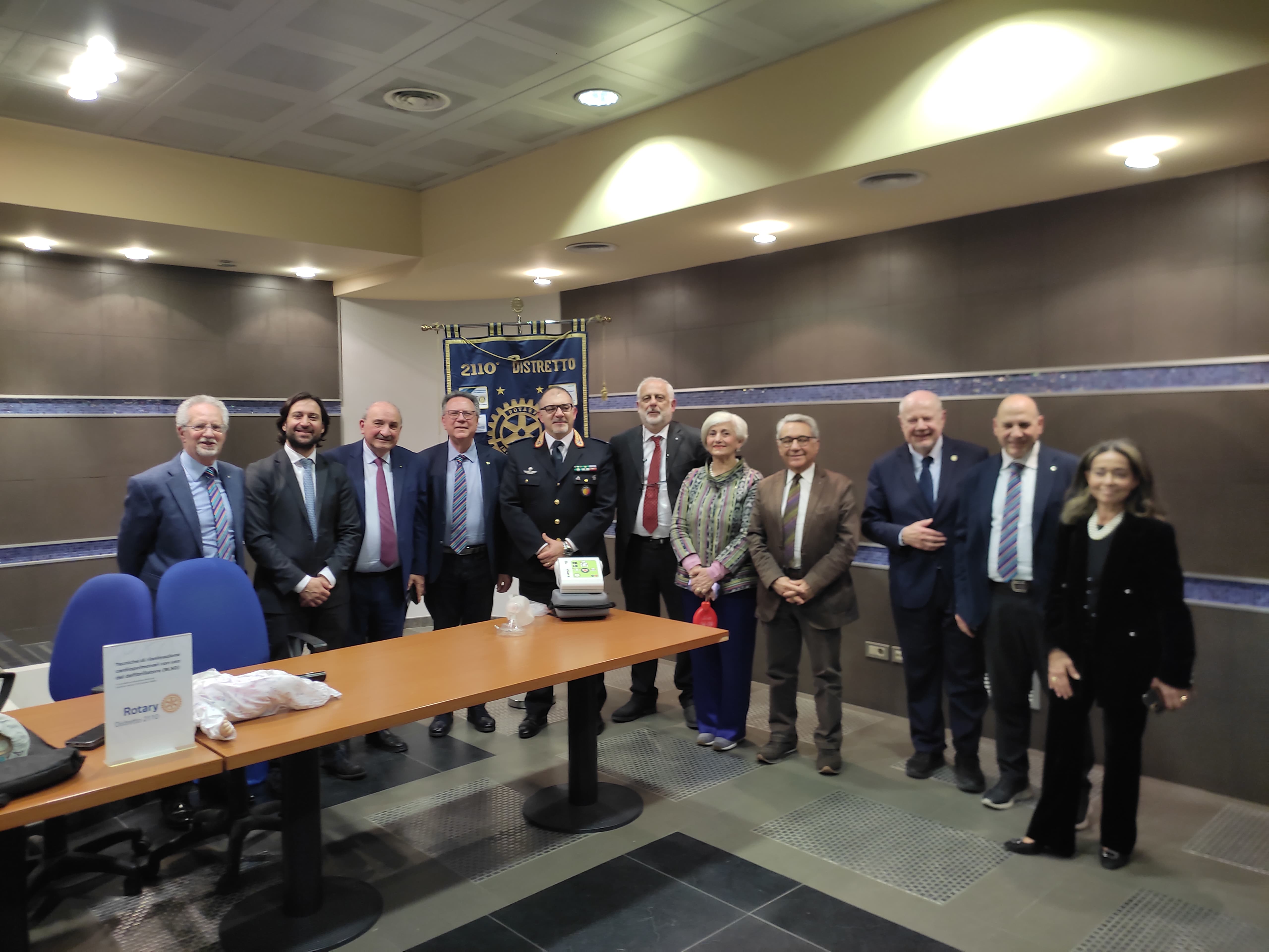 Consegnati sette defibrillatori alla Polizia Municipale di Palermo, saranno a bordo delle auto in servizio per la città. Al via i corsi di formazione per gli operatori